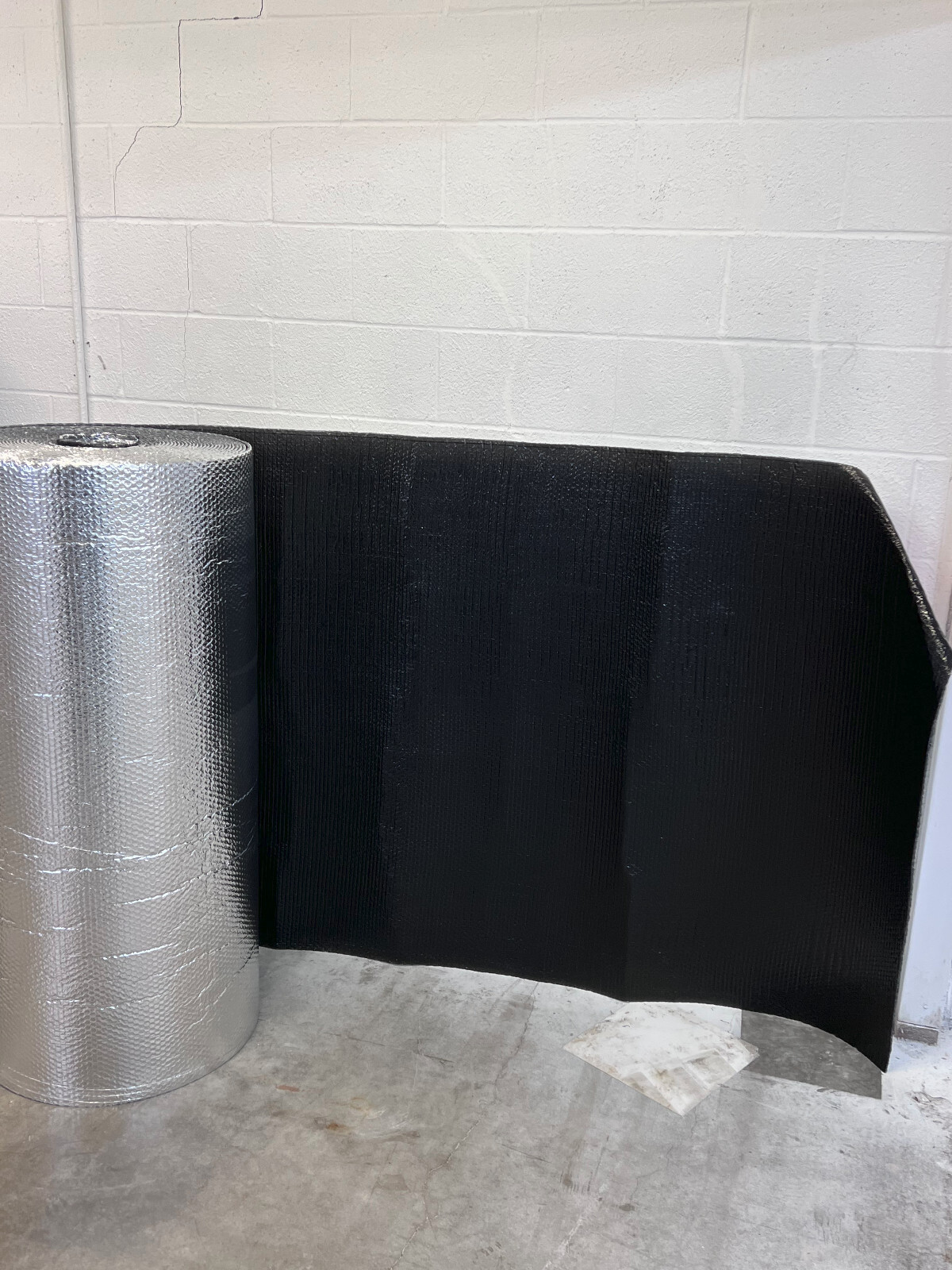 REFLECTIVE BLACK / SILVER FOIL Double BUBBLE Foil Insulation Roll 4X100 400SF R8