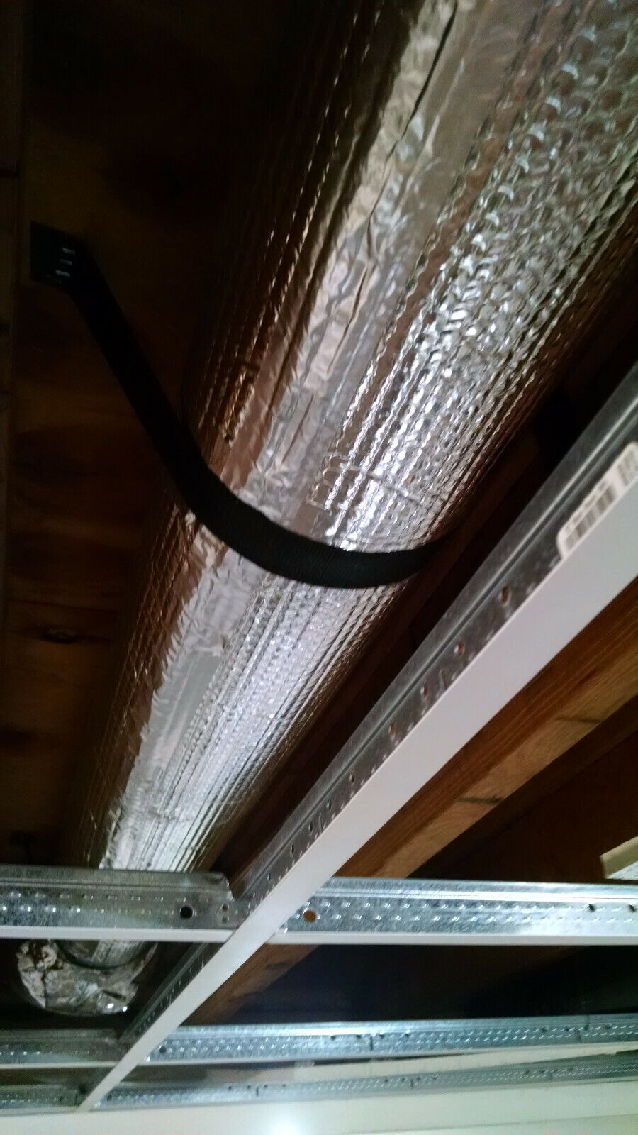 2㎡ Reflective Aluminum Foil Insulation Perforated Attic Roof Radiant Barrier